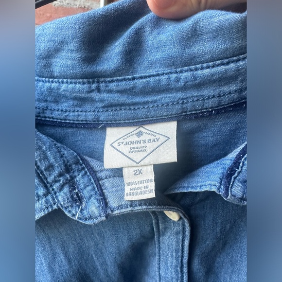 ST. John’s Bay Women’s Classic Denim Shirt, size 2xl - Picture 8 of 13